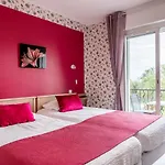 Logis & Restaurant Aux Tauzins 3*