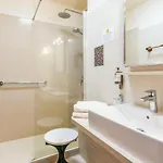 Logis & Restaurant Aux Tauzins 蒙福尔－昂沙洛斯
