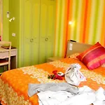 Logis & Restaurant Aux Tauzins 3*