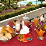 Logis & Restaurant Aux Tauzins 3* 蒙福尔－昂沙洛斯