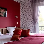 Logis & Restaurant Aux Tauzins 3*