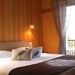 Logis & Restaurant Aux Tauzins 酒店 3*