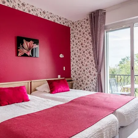 Logis & Restaurant Aux Tauzins 3*