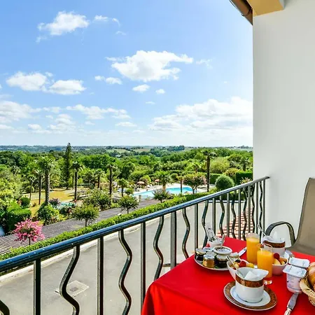 Отель Logis & Restaurant Aux Tauzins Montfort-en-Chalosse