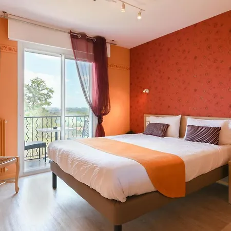 Отель Logis & Restaurant Aux Tauzins Montfort-en-Chalosse
