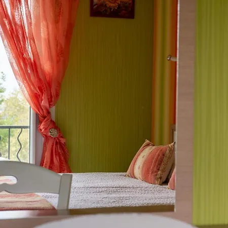 Отель Logis & Restaurant Aux Tauzins