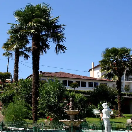 酒店 Logis & Restaurant Aux Tauzins 3*