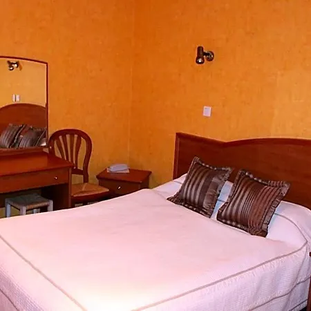 Hotel Aux Tauzins 3*