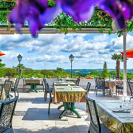 Aux Tauzins Hotel 3*