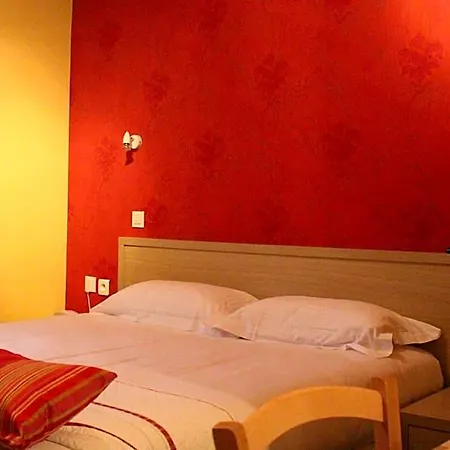 Aux Tauzins Hotel 3*