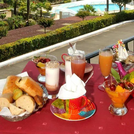 Logis & Restaurant Aux Tauzins 3* 蒙福尔－昂沙洛斯