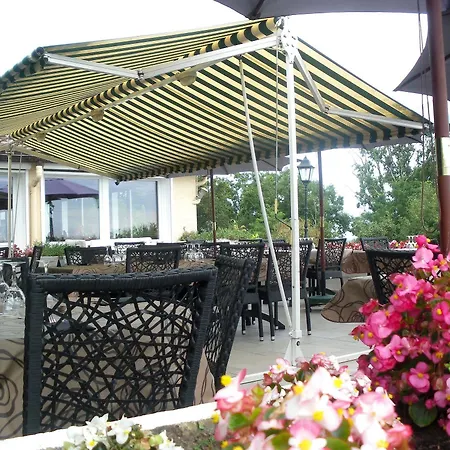Logis & Restaurant Aux Tauzins 酒店