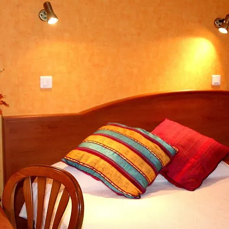 Logis & Restaurant Aux Tauzins 3*
