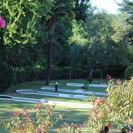 Logis Hôtel&restaurant Aux Tauzins Hotel