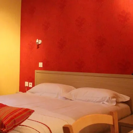 Logis Hôtel&restaurant Aux Tauzins Hotel