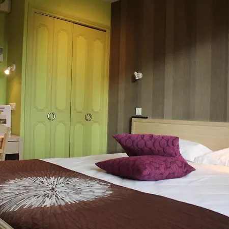 Logis Hôtel&restaurant Aux Tauzins Hotel