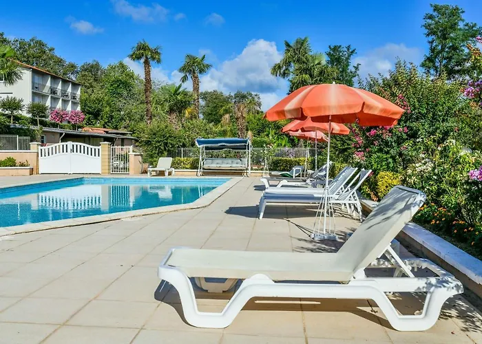 Szálloda Logis & Restaurant Aux Tauzins