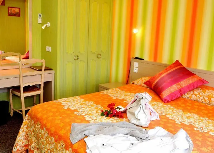 Logis & Restaurant Aux Tauzins 3*