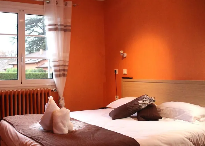 Logis & Restaurant Aux Tauzins Szálloda Montfort-en-Chalosse